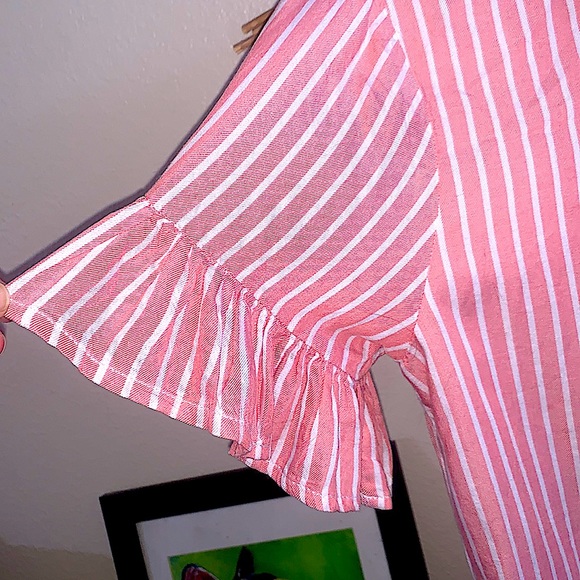 NWT Summery Red & White Striped Top with Ruffle sleeves - Picture 3 of 5